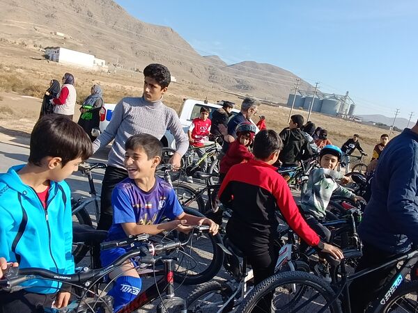 برگزاری همایش دوچرخه‌سواری در آشخانه به‌مناسبت روز دانش‌آموز 