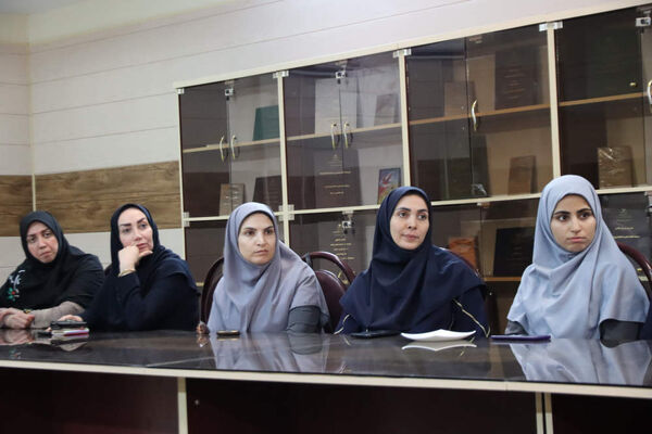 بازدید مدیر آموزش و پرورش اسلامشهر از بازارچه خیریه دبستان شاهد فاطمه زهرا(س)