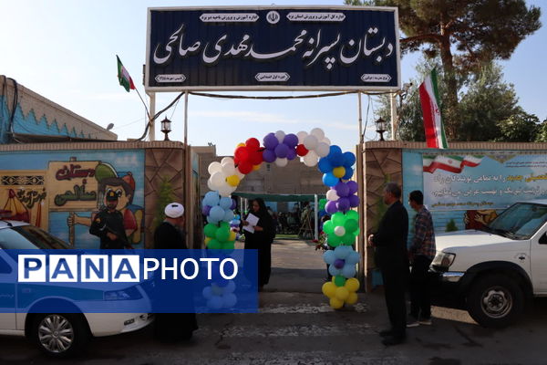 نواخته شدن زنگ شکوفه‌ها در یزد