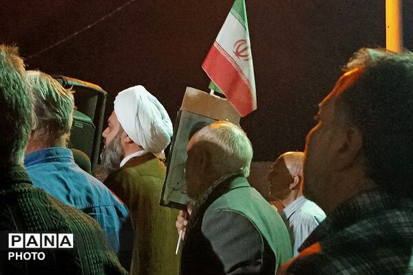 نماز استغاثه و پرچم‌افرازی مردم محله امرآباد شهرستان ورامین 