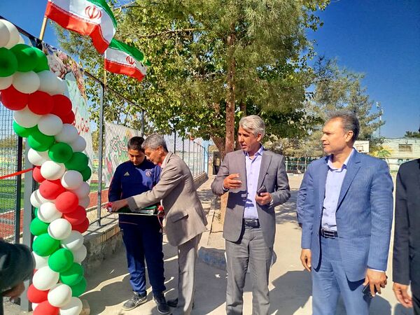 افتتاح چمن مصنوعی دبیرستان نمونه دولتی دانش کاشمر 