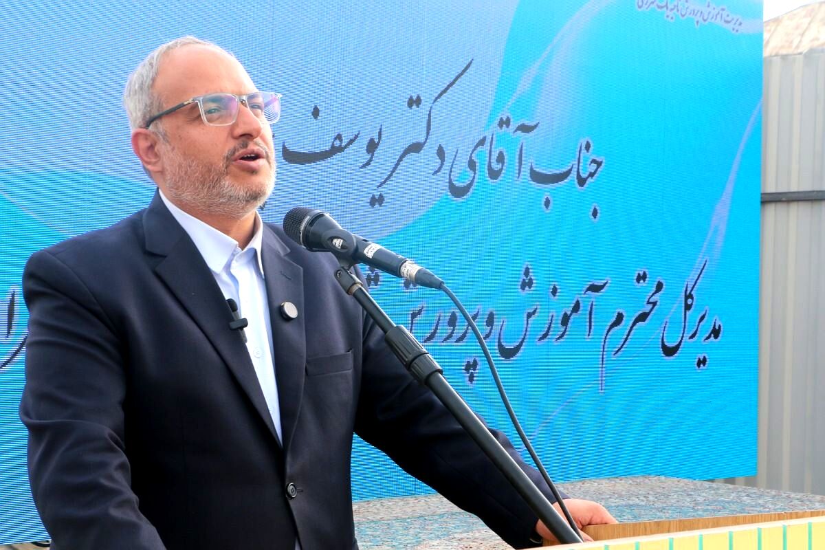 حضور خانواده معظم شهدا در برنامه‌های آموزش و پرورش انگیزه‌بخش است