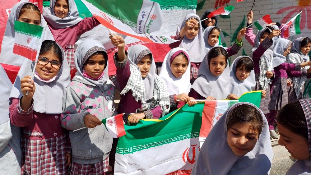 جشن شادی انتقام از رژیم صهیونیستی در دبستان شهید قدوسی اصفهان