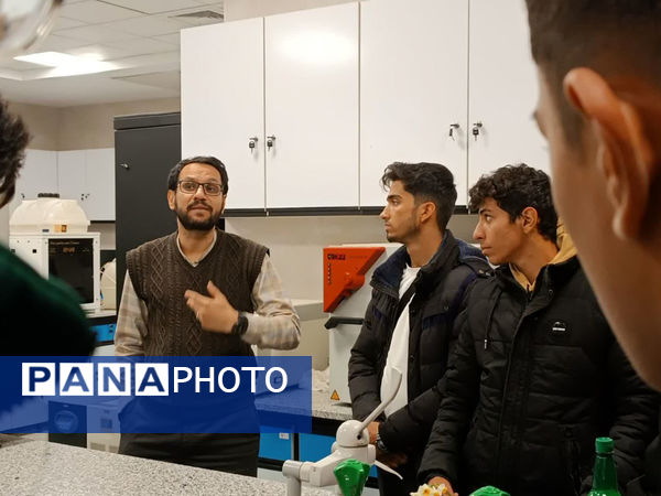 بازدید علمی دانش‌آموزان دبیرستان هدایتی قم از دانشگاه شهید بهشتی تهران 