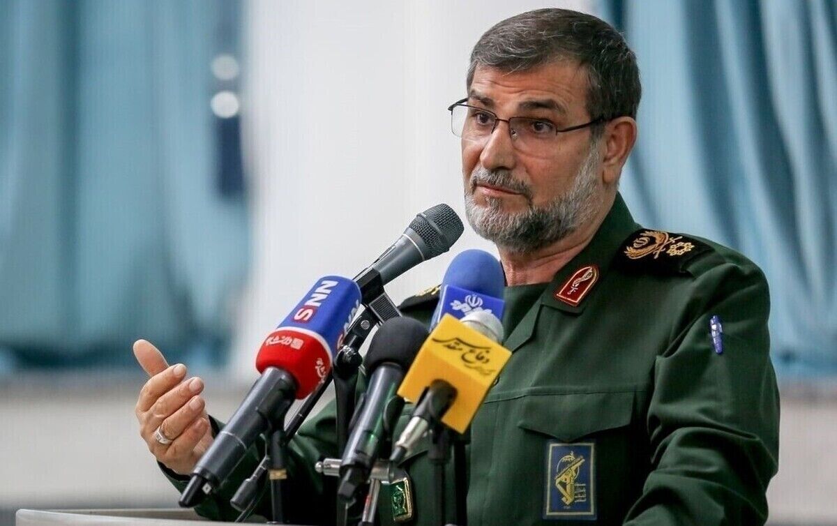 دریادار تنگسیری: تا آخرین نفس مطیع مطلق فرامین ولی‌فقیه زمان خواهیم بود