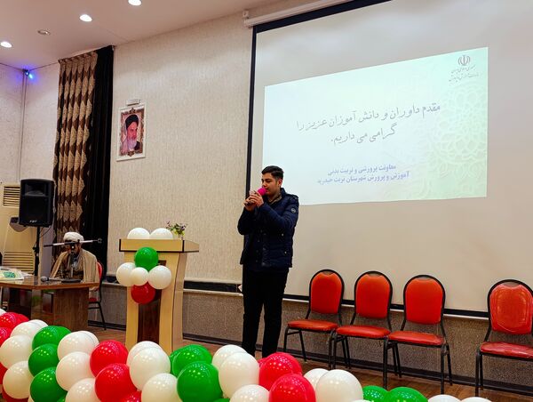 مراسم تقدیر از برگزیدگان قرآنی و فرهنگی در جشنواره‌های فردا و کارینو