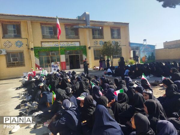 روایتگر جنگ در دبیرستان مجید دهنوی 