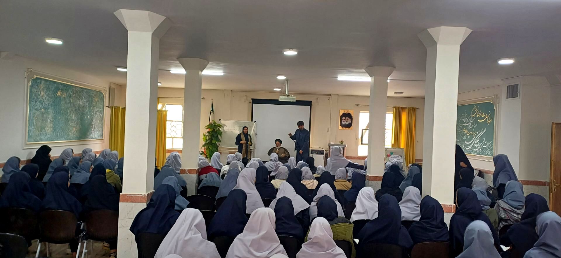 حضور امام جمعه شهرستان نیشابور در دبیرستان نمونه وکیلی استاد شفیعی کدکنی «وکیلی ۱۰»