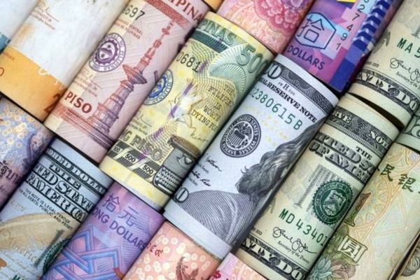 قیمت دلار رسمی 124 هزار تومان شد