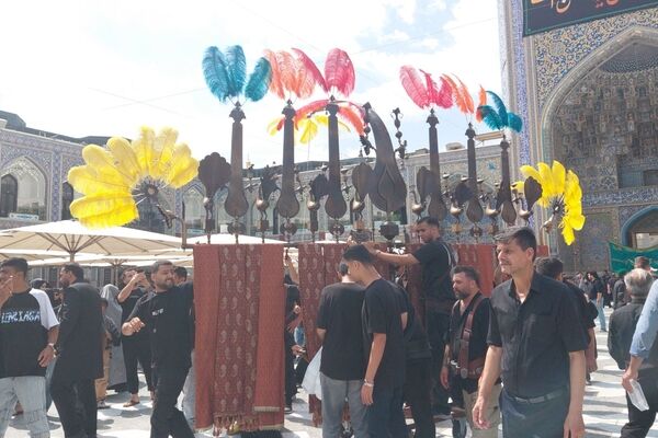 عزاداری گسترده زائران در صحن‌های حرم امام رضا (ع)