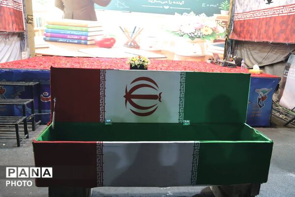 حضور پررنگ اداره آموزش و پرورش در راهپیمایی میدان انقلاب