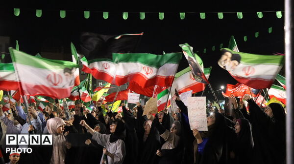 حضور پرشور دانش‌آموزان دبیرستان شهدای مظفر در نود و نهمین موج اجتماع مردمی پاکدشت