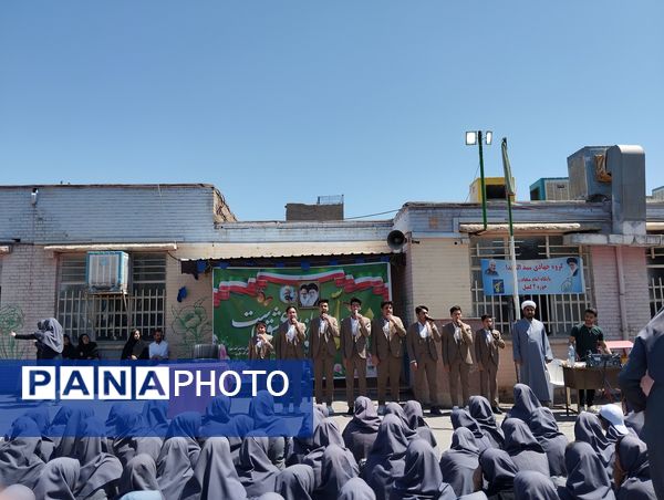 تجلیل از معلمان نمونه در مدرسه تقوا مشهد