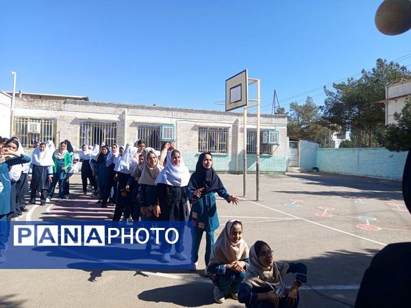 روزی شاد در دبستان سمیه کاشمر