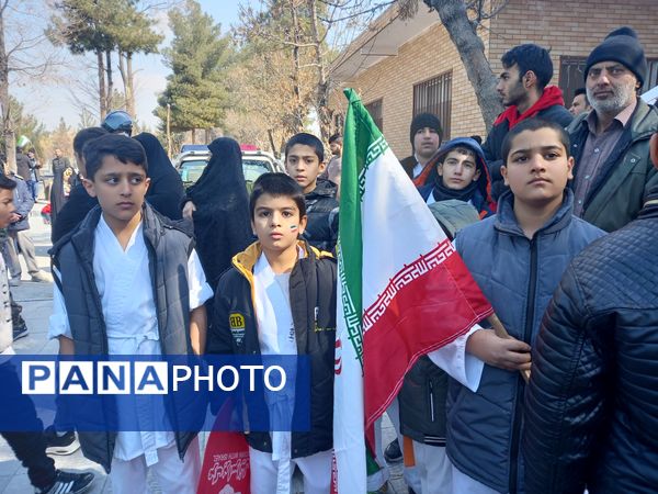 حضور حماسی مردم فلاورجان در راهپیمایی 22 بهمن