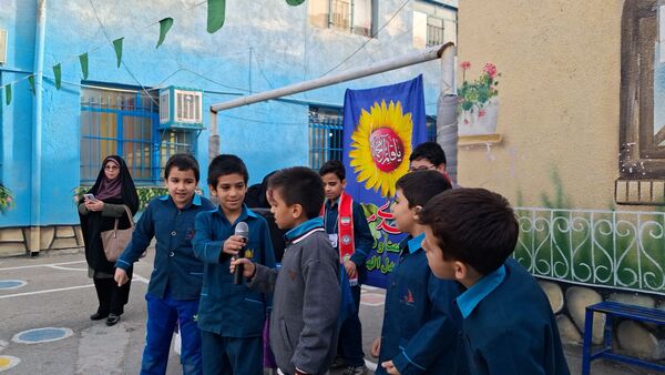 جشن پیروزی انقلاب در مدرسه هوشمند خیرزاده