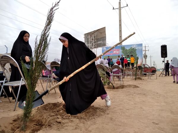 پویش مردمی درخت یادگار در یزد 