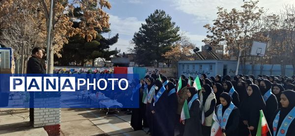 دبیرستان هاجر(س) میزبان زنگ انقلاب 