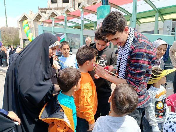 راهپیمایی باشکوه روز جهانی قدس در جوار بارگاه رضوی