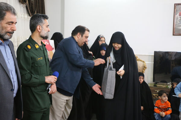 رونمایی از کتاب «بابای قهرمان من» با حضور فرزندان شهدای مدافع حرم