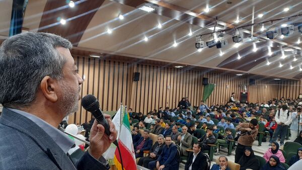 مراسم تجلیل از دانش‌آموزان ممتاز مدارس شاهد استان البرز