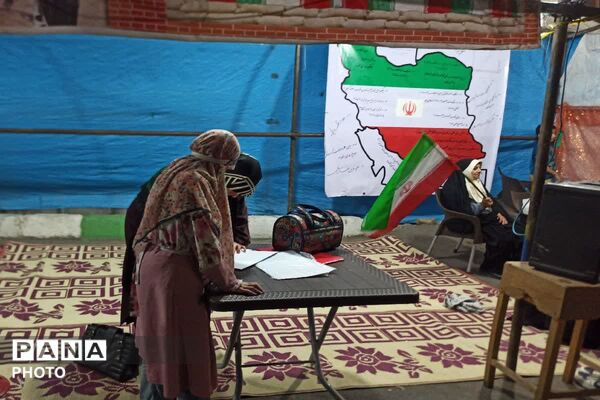 بومهن؛ جایی که غرفه ها رنگ و بوی تازه ای دارند