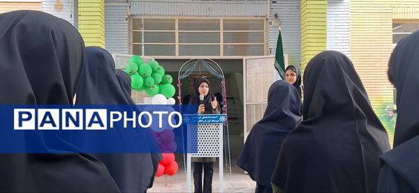 آیین بازگشایی مدارس و استقبال از دانش آموزان در دبیرستان فرزانگان دوره ی اول