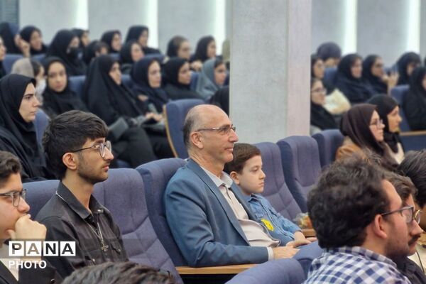 درخشش ستارگان ورامین در آیین تجلیل از نخبگان آموزشی