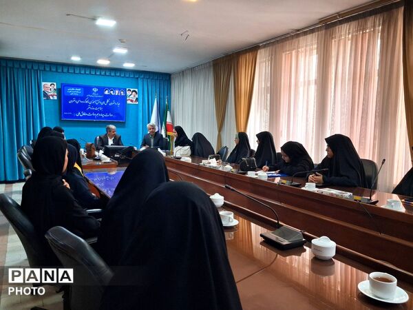دیدار دختران تشکل های دانش آموزی و کار گروه دائمی دختران با فرماندار کاشمر 