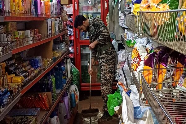 حضور جهادی بسیج و مردم برای کمک به سیل زده مشهد 