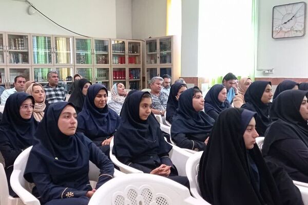 تجلیل از دانش‌آموزان برگزیده استانی طرح دادرس دبیرستان فرزانگان یک اسلامشهر