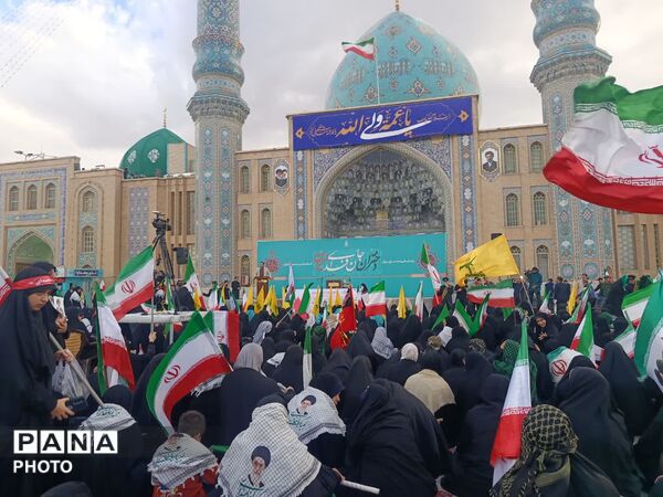 رژه «بانوان جان فدای ایران» در بلوار پیامبر اعظم قم