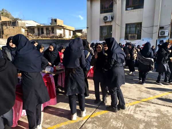 بازارچه کارآفرینی در دبیرستان شاهد ریحانه