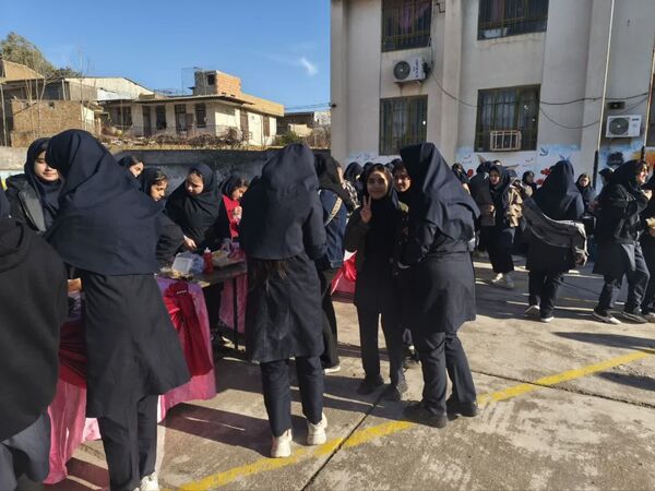 بازارچه کارآفرینی در دبیرستان شاهد ریحانه