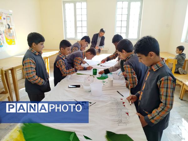 نقاشی همگانی توسط دانش‌آموزان دبستان شهید پسندیده فدافن