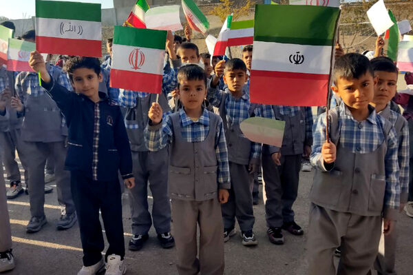 مراسم صبحگاهی دبستان شهید رحمت الله قلعه یزدانی و آموزشگاه آیت الله اراکی
