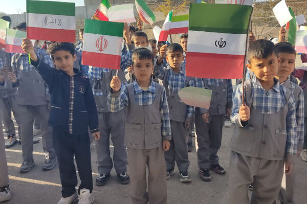 مراسم صبحگاهی دبستان شهید رحمت الله قلعه یزدانی و آموزشگاه آیت الله اراکی