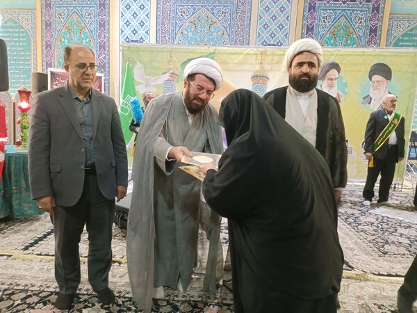 اجتماع بانوان مقاومت و تجلیل از همسران جانبازان در مصلی نماز جمعه شهرستان قدس