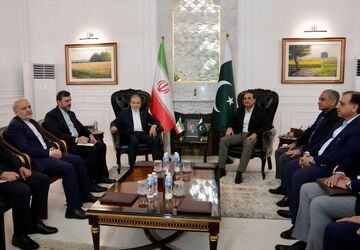 دیدار و گفت‌وگوی وزیر امور خارجه ایران با فرمانده ارتش پاکستان