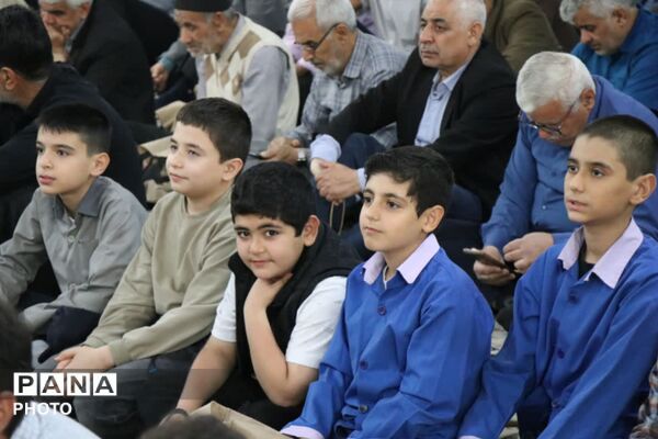 برپایی میز خدمت و مشاوره خانواده آموزش و پرورش شهرستان قدس در میعادگاه نماز جمعه