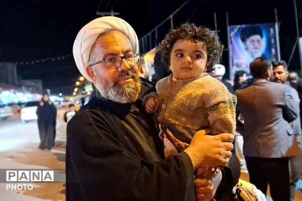 صحنه دیگری از عشق و ارادت ملت به رهبر در سومین شب سال جدید در شهرستان باشت
