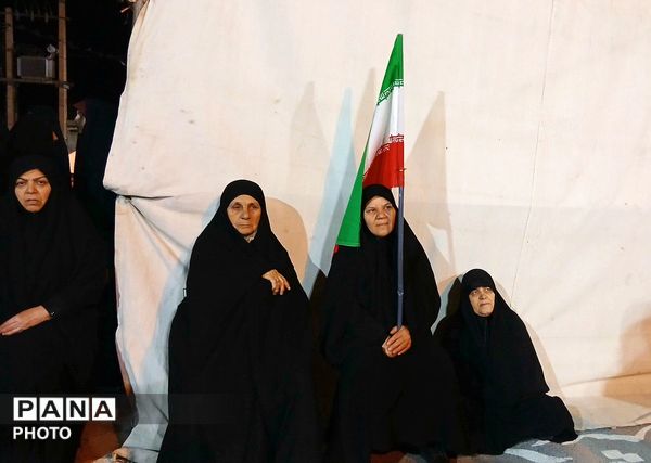 همراهی کودکان جعفرآباد تا آستان شهدای گمنام در شب هشتاد و یکم