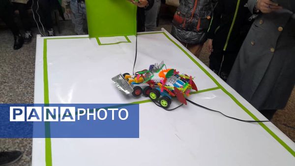 برگزاری مسابقات رباتیک در کانون شهدای فرهنگی ملارد