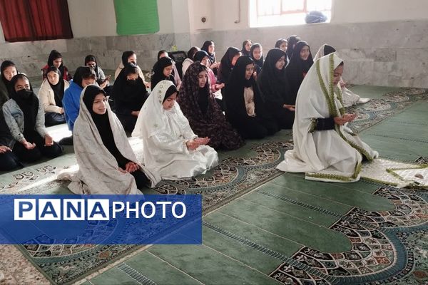  نماز جماعت آموزشگاه آیت الله طالقانی در ماه مبارک رمضان 