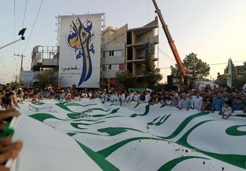 برافراشتن پرچم تشیع در میدان شهید صدوقی میبد 