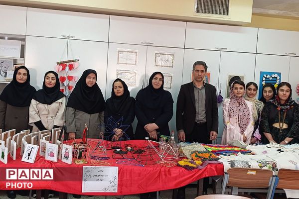 نمایشگاه کار و فناوری در دبیرستان نشاط بهارستان‌دو