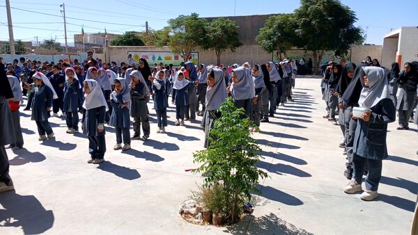 شادی‌ و‌ امید‌ در‌ دبستان‌ شهید‌ دیالمه‌ به‌ مناسبت‌ روز‌ جهانی‌ کودک‌