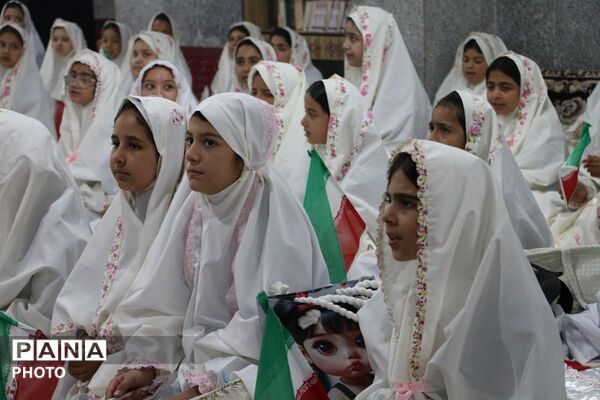 طنین بندگی در جشن تکلیف دانش‌آموزان دختر شهرستان قرچک