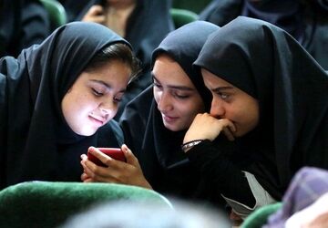 نقش خانواده و مدرسه درباره مدیریت فضای مجازی در طول سال تحصیلی