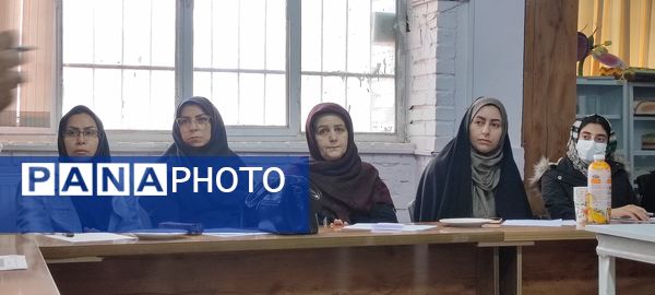 برگزاری کارگاه هدایت تحصیلی پایه نهم در دبیرستان فرزانگان شیروان